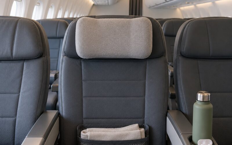 How to Survive the Middle Seat on a Long Flight (2026)